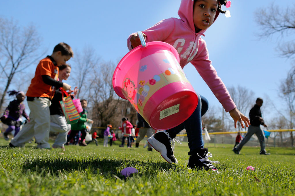Kids stuff pockets with candy at Egg Hunt Eggstravaganza, News
